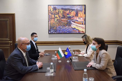 Среща на посланик Христо Гуджев с министъра на външните работи и диаспората на Република Косово 
